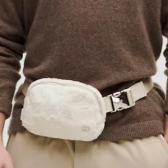 lululemon Everywhere Fleece Belt Bag 1L F in Bone/Silver NWT - Picture 7 of 7